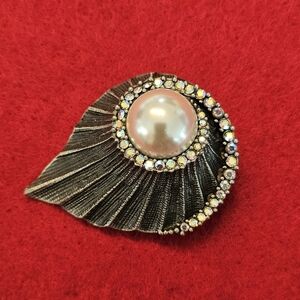 Vintage Silver Tone Wing and Faux Pearl with Rhinestones Brooch